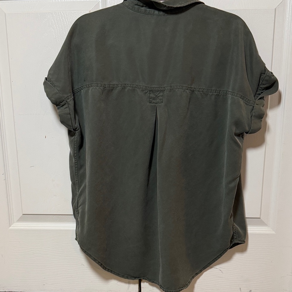 Daily Ritual Olive Utility Button-Down Shirt. Size Medium - Picture 7 of 7